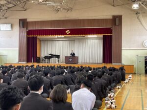 １学期始業式と着任式が行われました